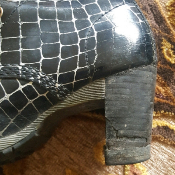 Doc Martens Black Silver 7 eye Heeled Boots - Picture 8 of 10